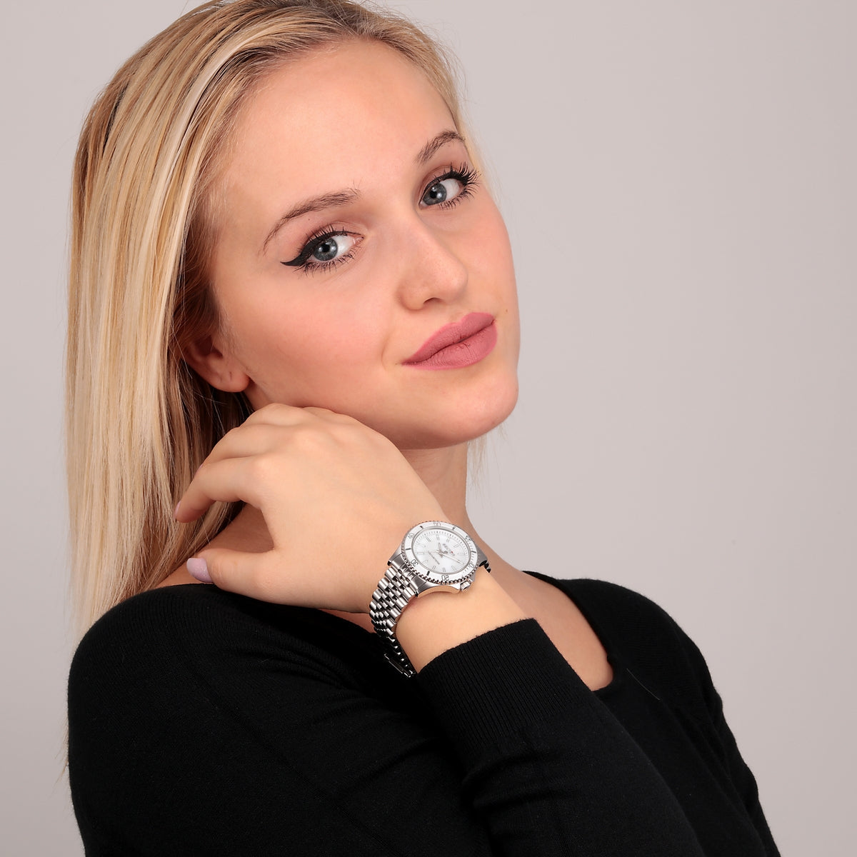 sector 230 35mm 3 hand white mop dial bracelet watch