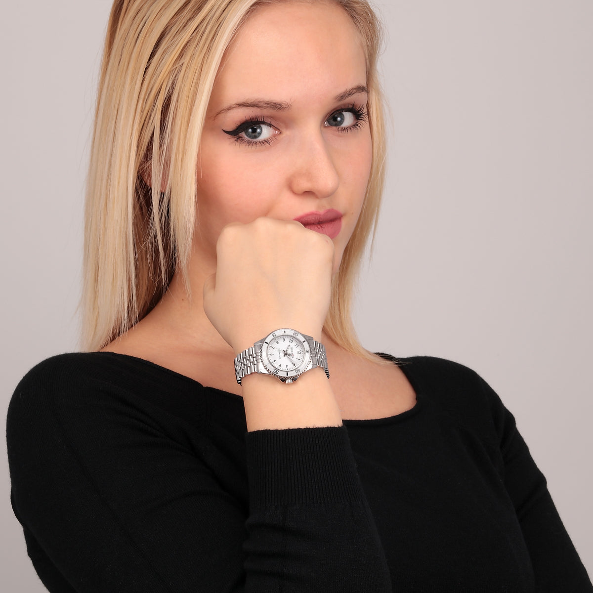sector 230 32mm 3 hand white dial bracelet watch
