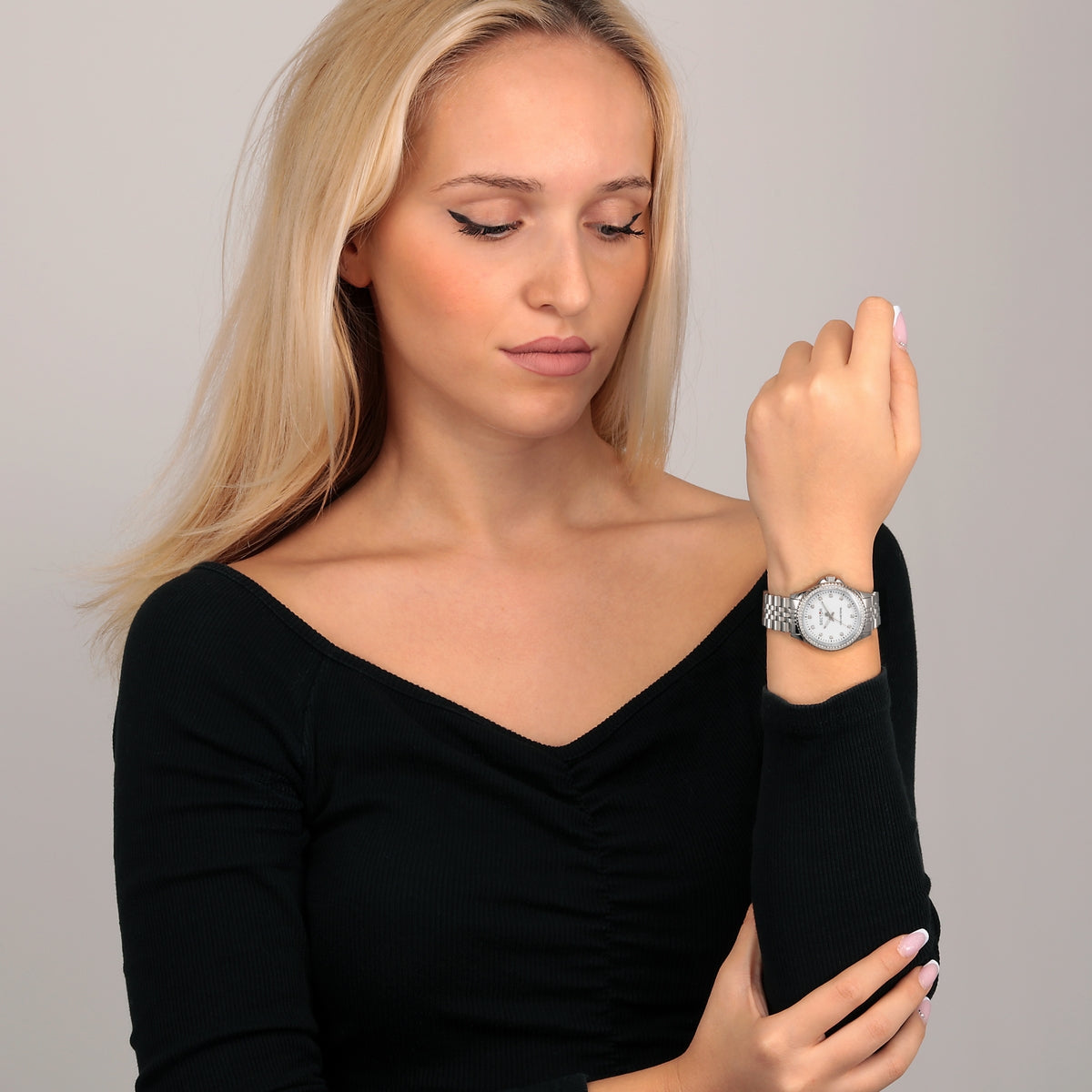sector 230 32mm 3 hand white dial bracelet watch