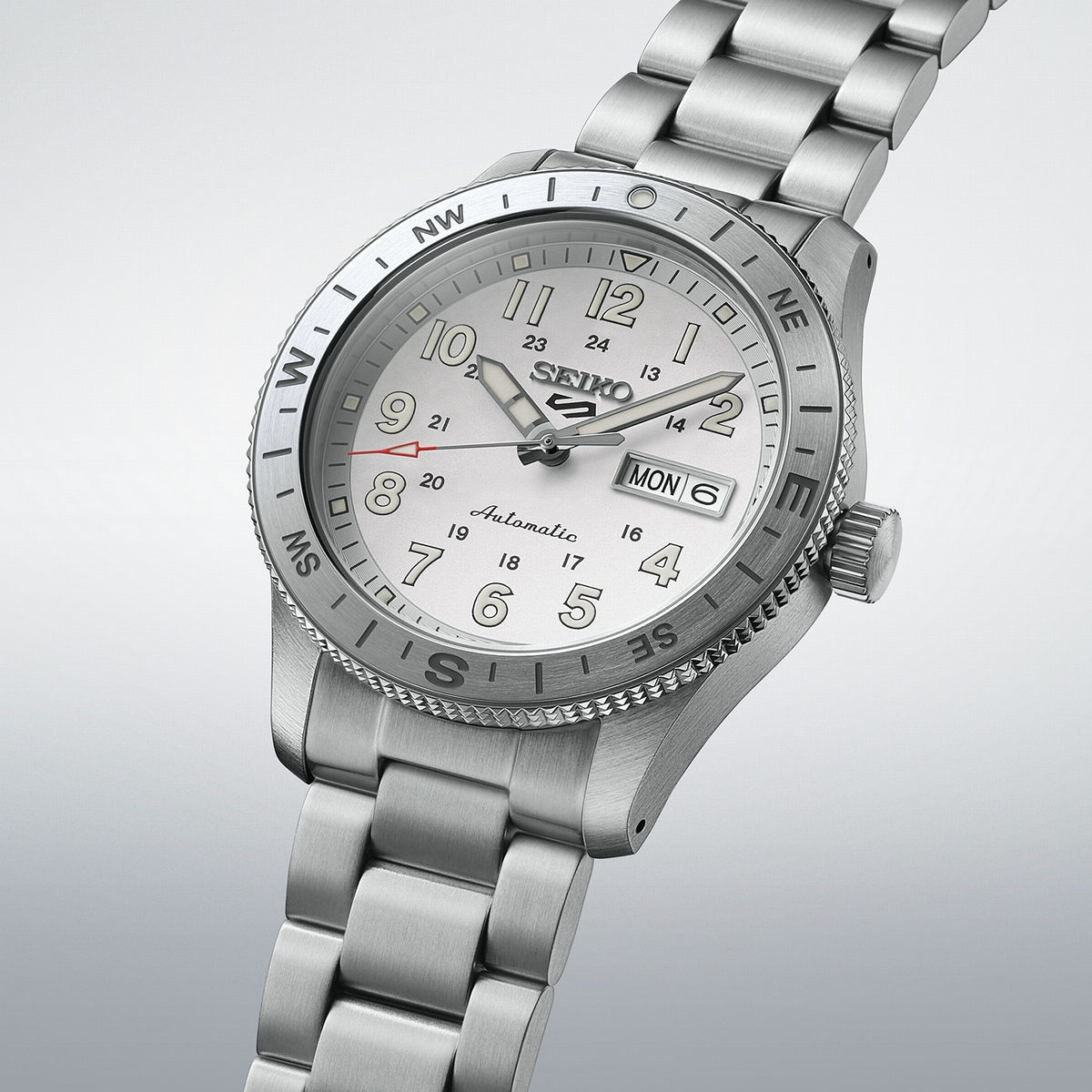seiko 5 sports field in white ensign