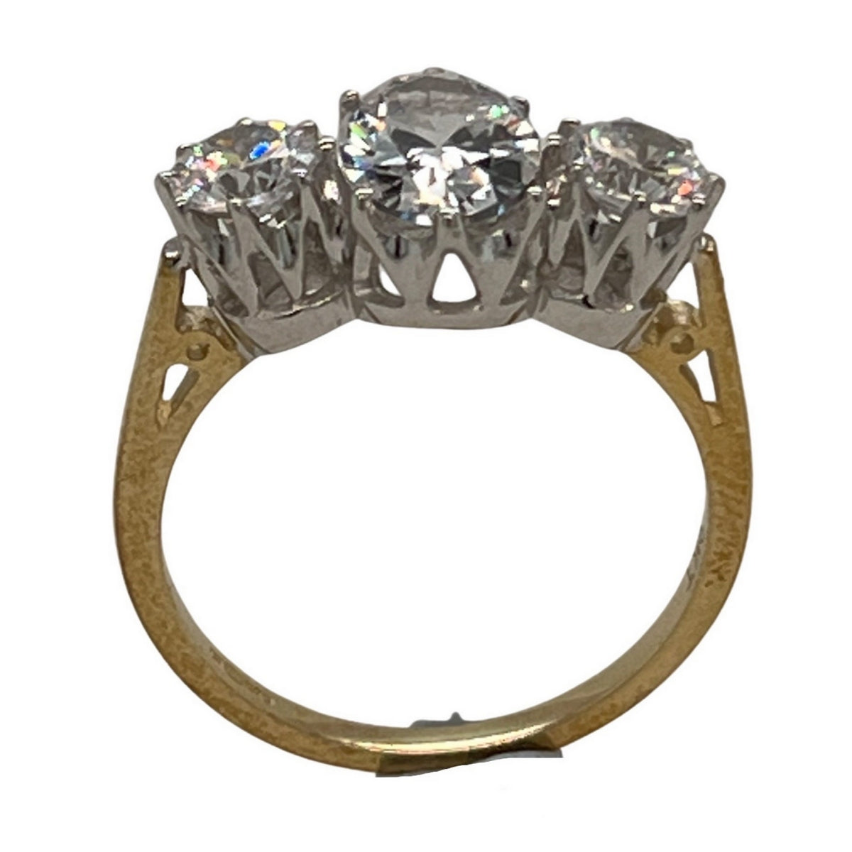 9ct gold (375) ring yellow gold 2.23g white oval cz  prong set